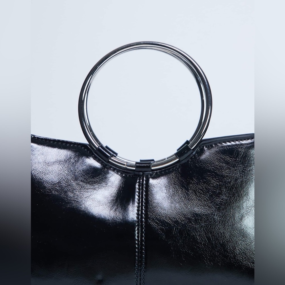 ASOS / Topshop black faux leather handbag with silver metallic o ring handle - Picture 3 of 5